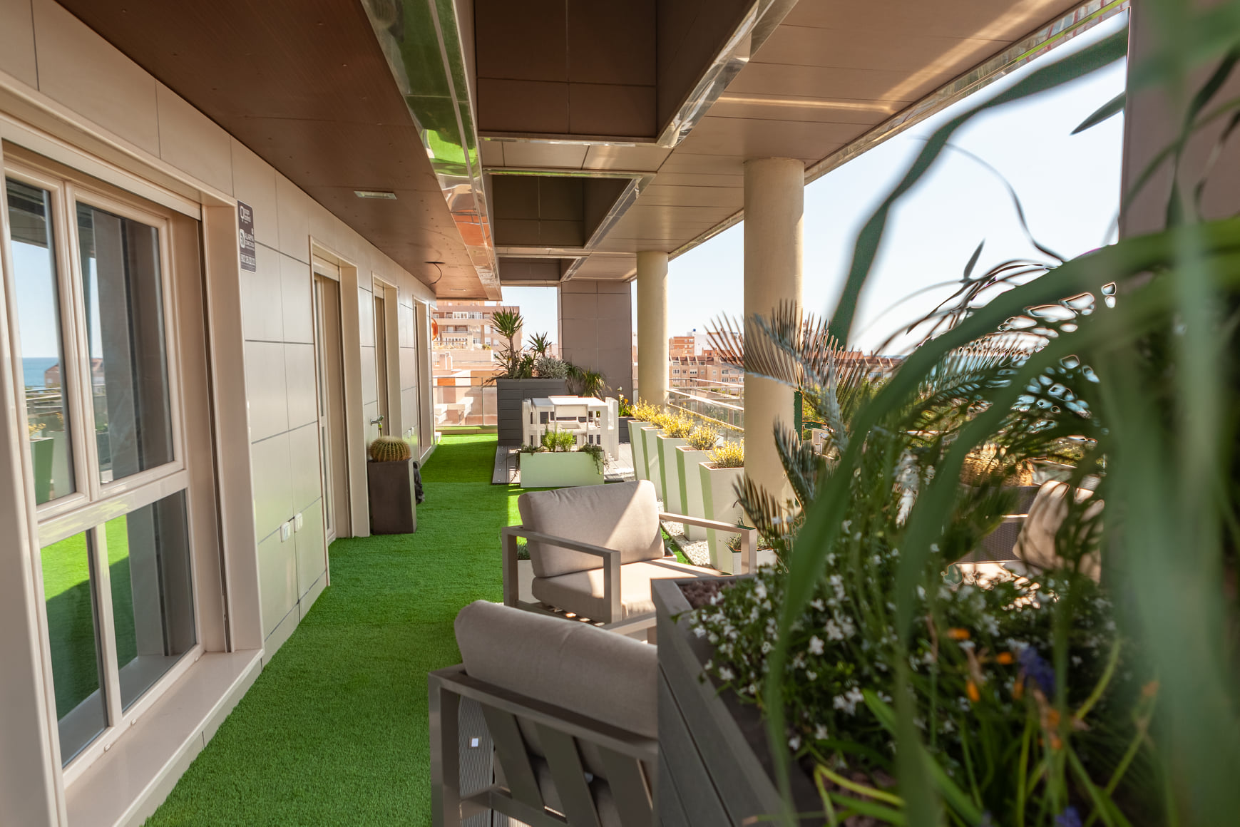 TERRAZA DE DISEÑO CON VISTAS AL MAR EN ALMERÍA